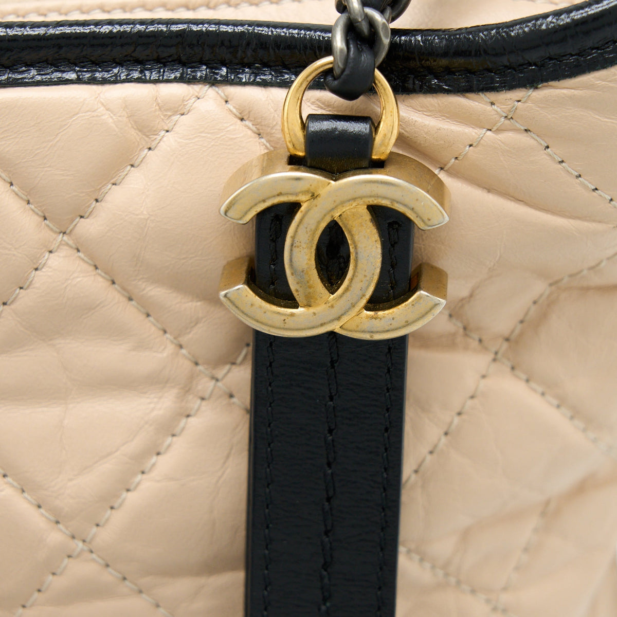 CHANEL MEDIUM GABRIELLE HOBO BAG CALFSKIN BEIGE/BLACK MULTICOLOUR HARDWARE