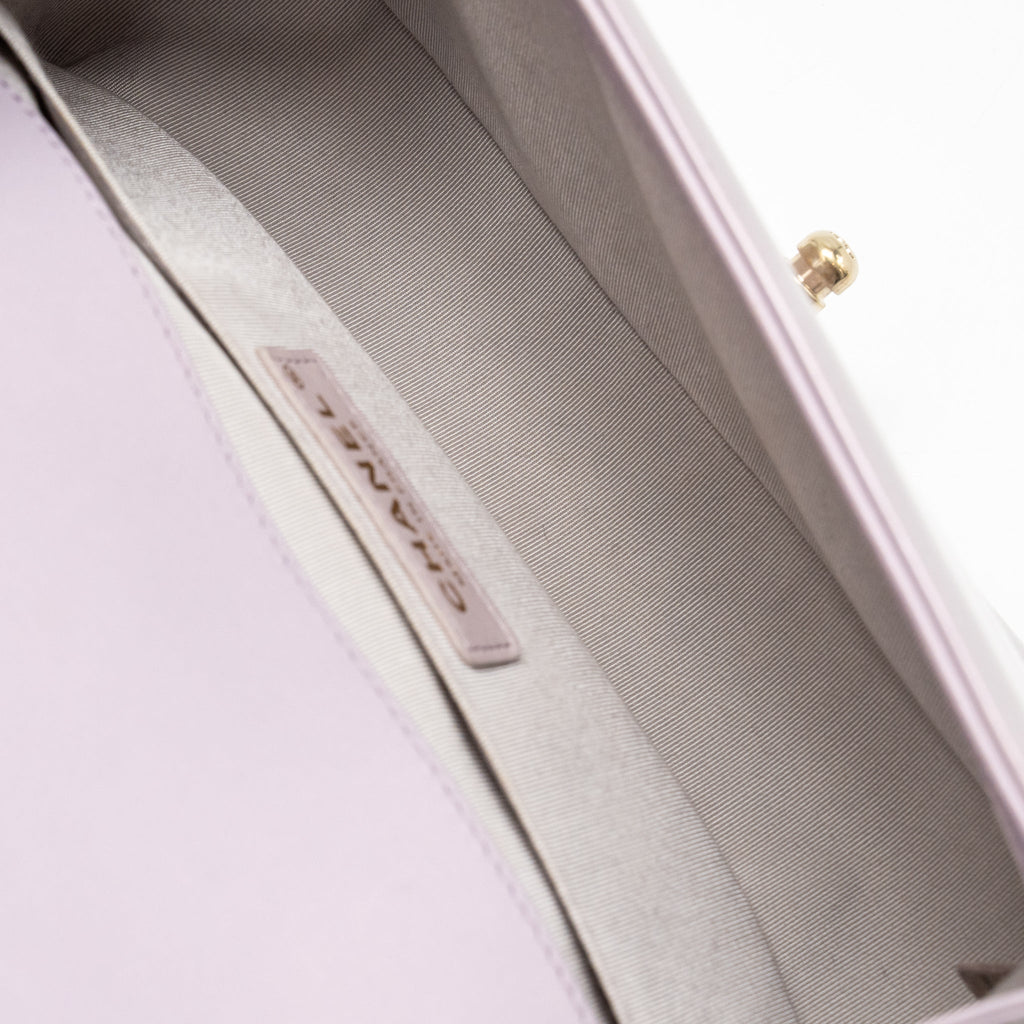 Chanel 16P Medium Boy Bag IRIDESCENT Glazed Calfskin Light Purple LGHW