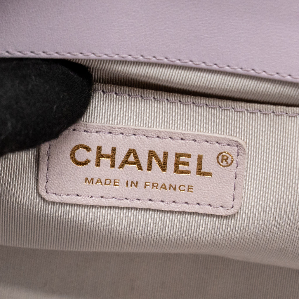 Chanel 16P Medium Boy Bag IRIDESCENT Glazed Calfskin Light Purple LGHW