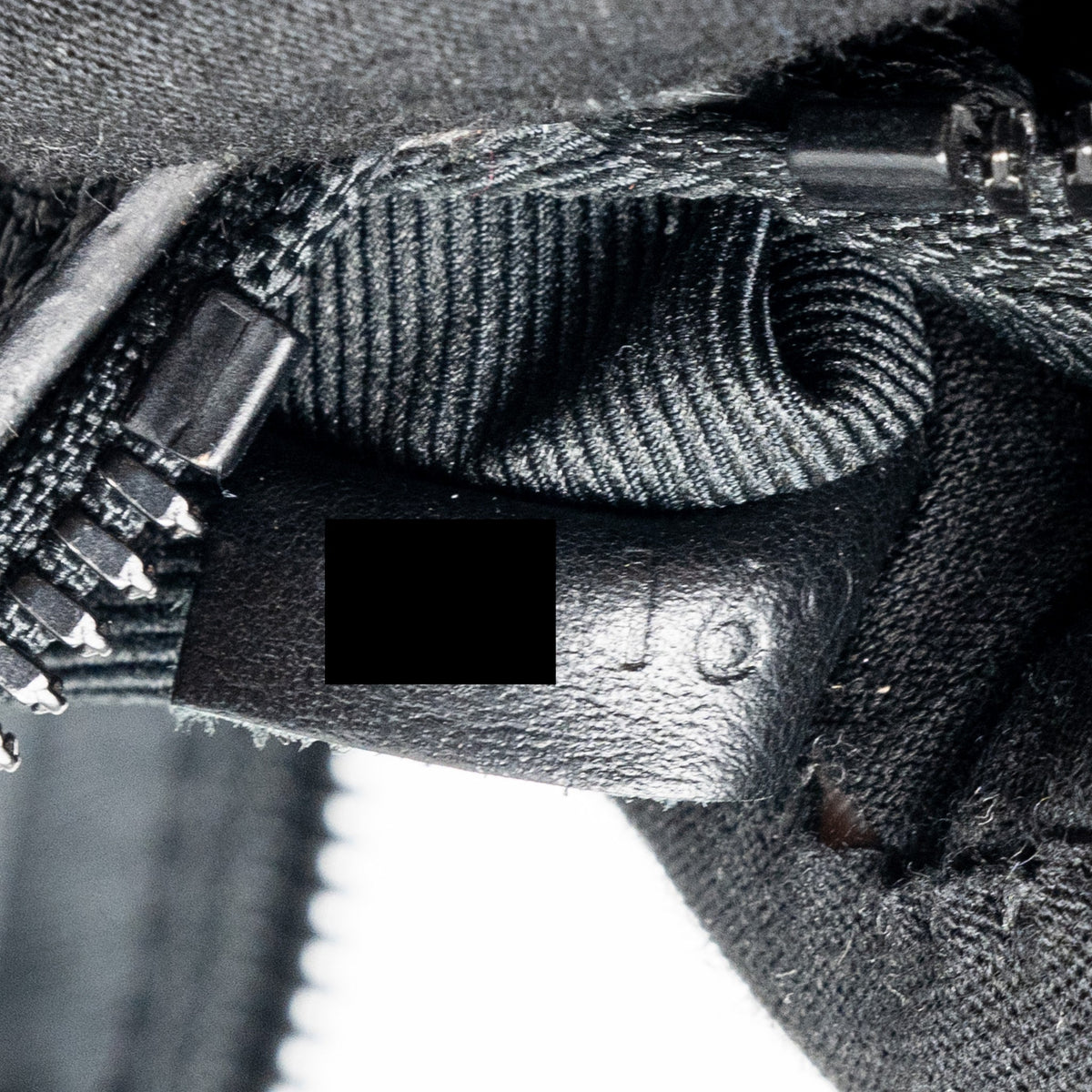LOUIS VUITTON DANUBE MESSENGER BAG TAIGA BLACK/RAINBOW BLACK HARDWARE