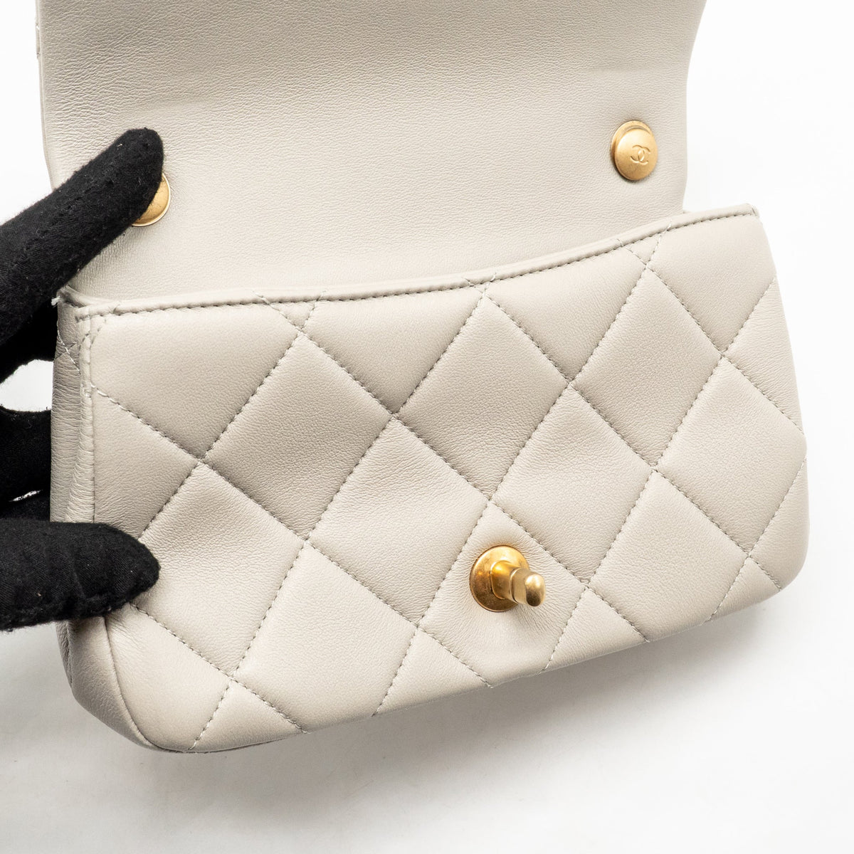 Chanel 24s pearl adjustable chain rectangular flap bag lambskin light grey GHW (microchip)