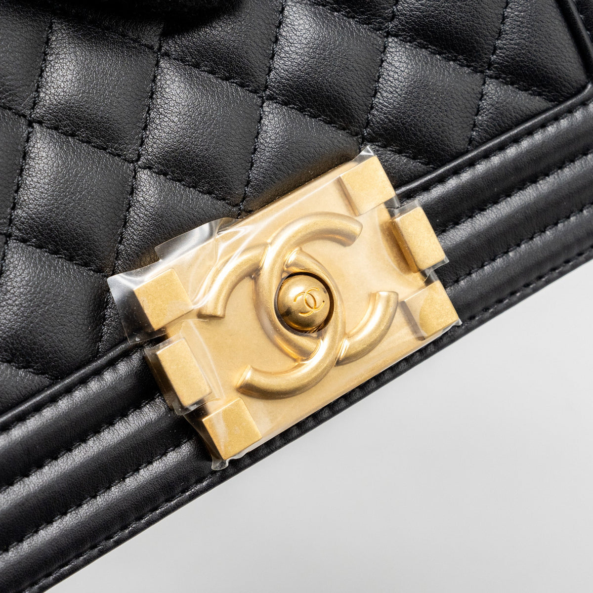 CHANEL SMALL BOY BAG SMOOTH CALFSKIN BLACK GHW(MICROCHIP)
