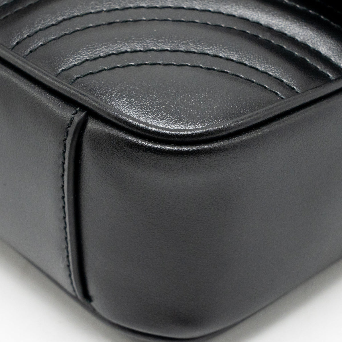 Gucci GG Marmont Small Shoulder Bag Chevron Leather Black GHW