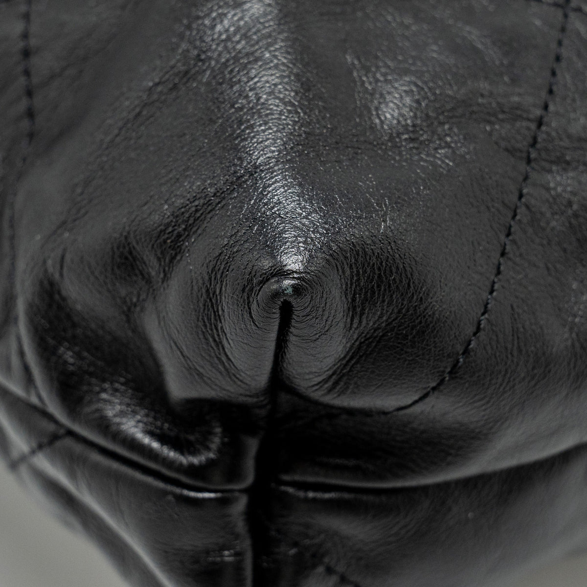 CHANEL MEDIUM 22 SHINY CALFSKIN BLACK SHW (MICROCHIP)
