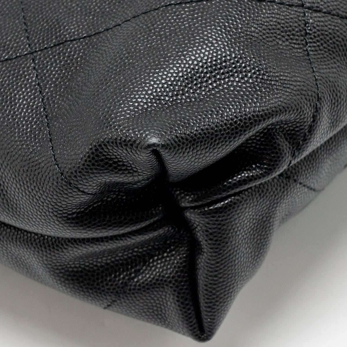 CHANEL MEDIUM 22 BAG CAVIAR BLACK GHW (MICROCHIP)