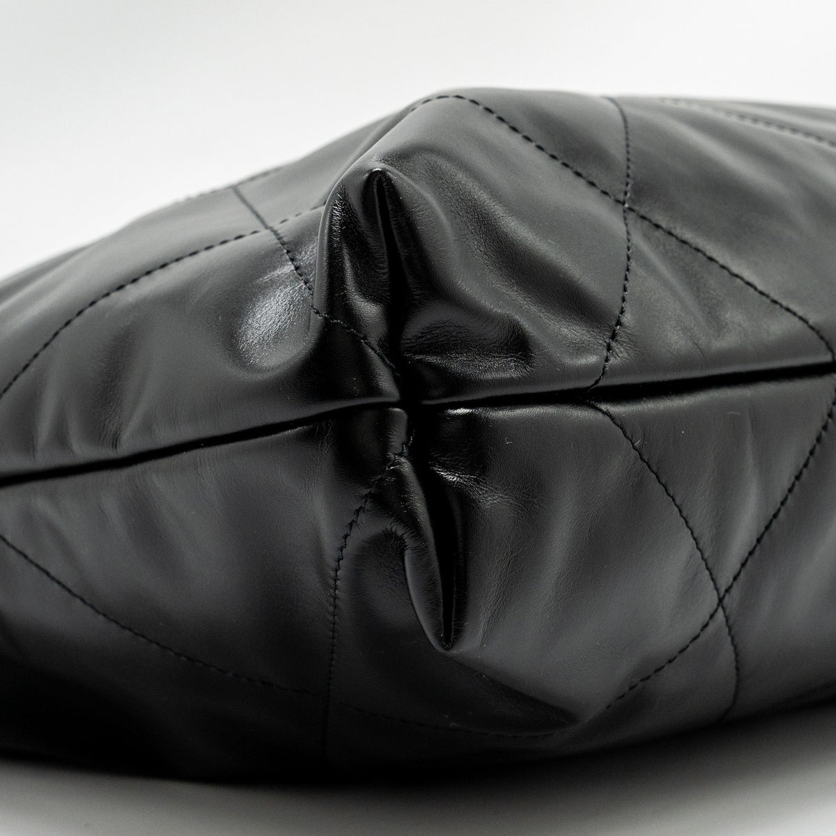 CHANEL MEDIUM 22 BAG SHINY CALFSKIN BLACK GHW (MICROCHIP)