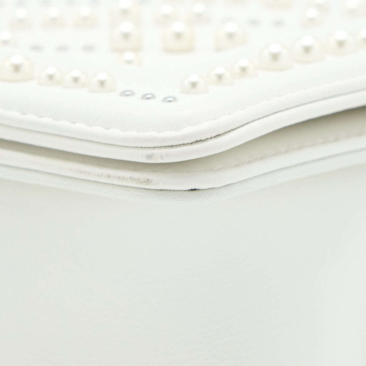 CHANEL MEDIUM BOY BAG CHEVRON LIMITED LAMBSKIN WITH PEARL WHITE SHW