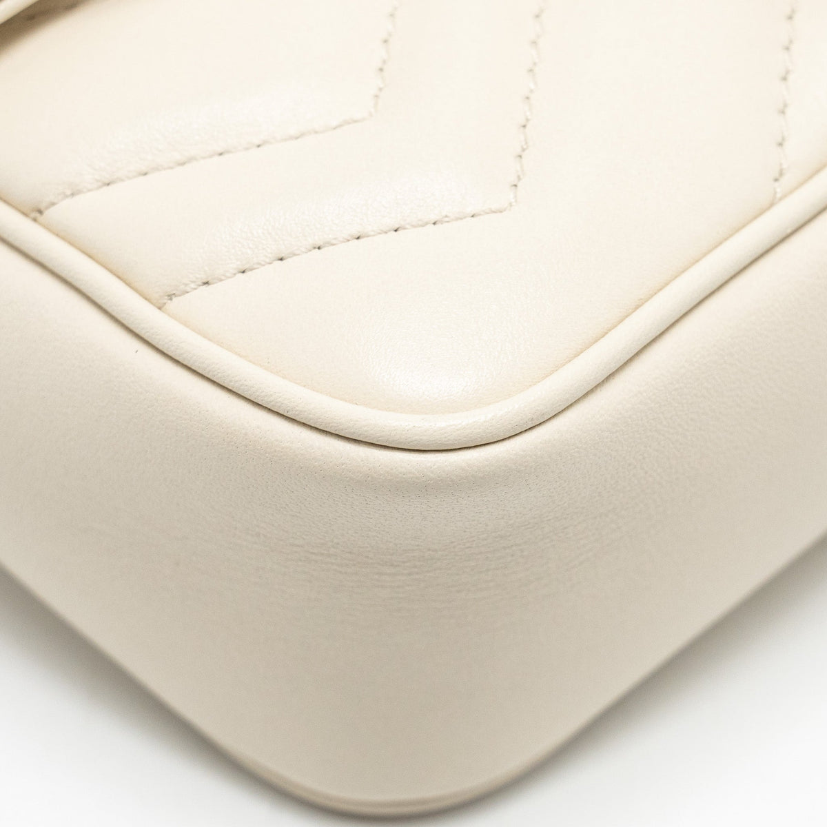 GUCCI GG MARMONT SUPER MINI CALFSKIN WHITE GHW