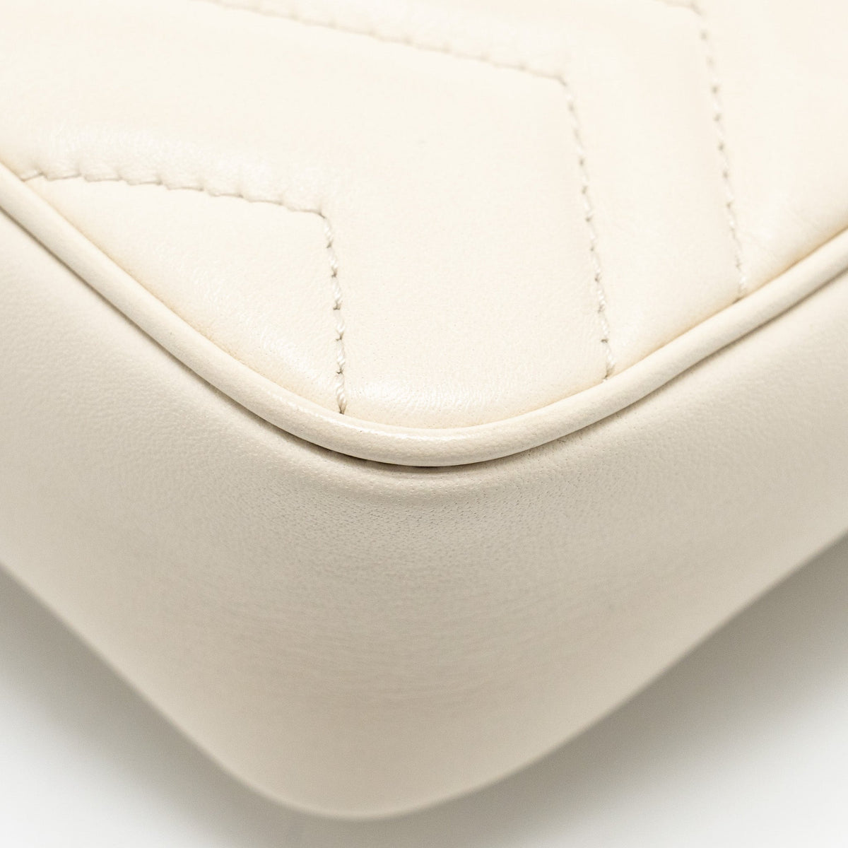 GUCCI GG MARMONT SUPER MINI CALFSKIN WHITE GHW