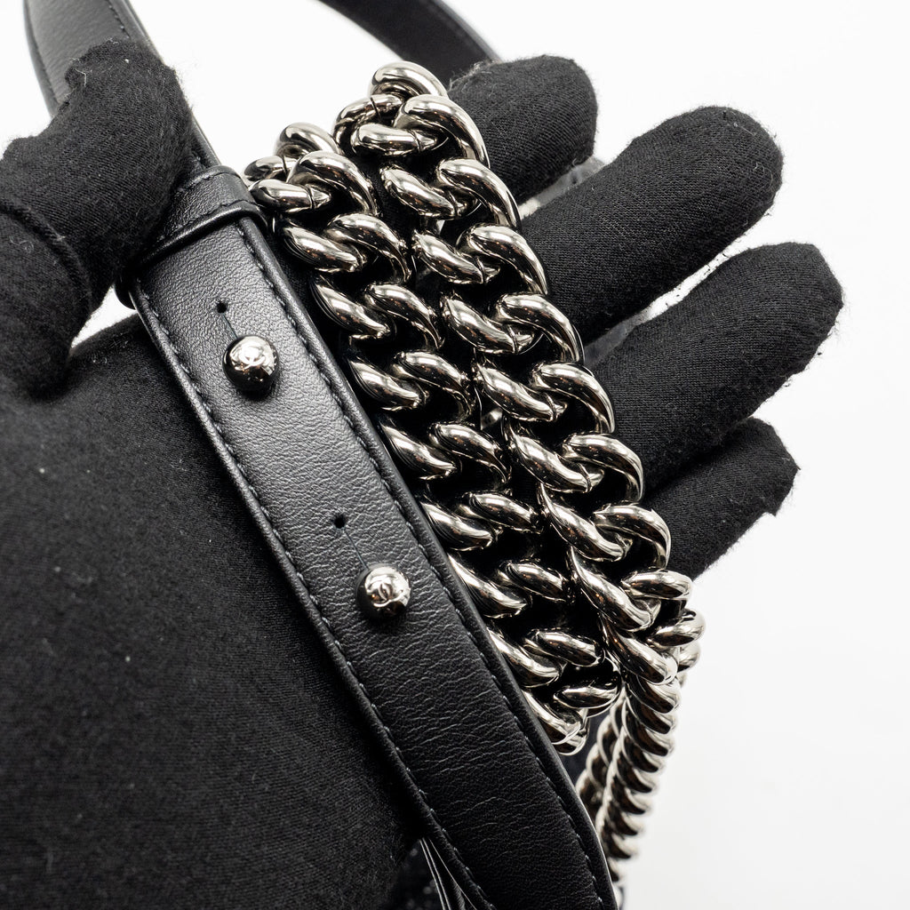 Chanel Medium boy bag fabric / lambskin black SHW