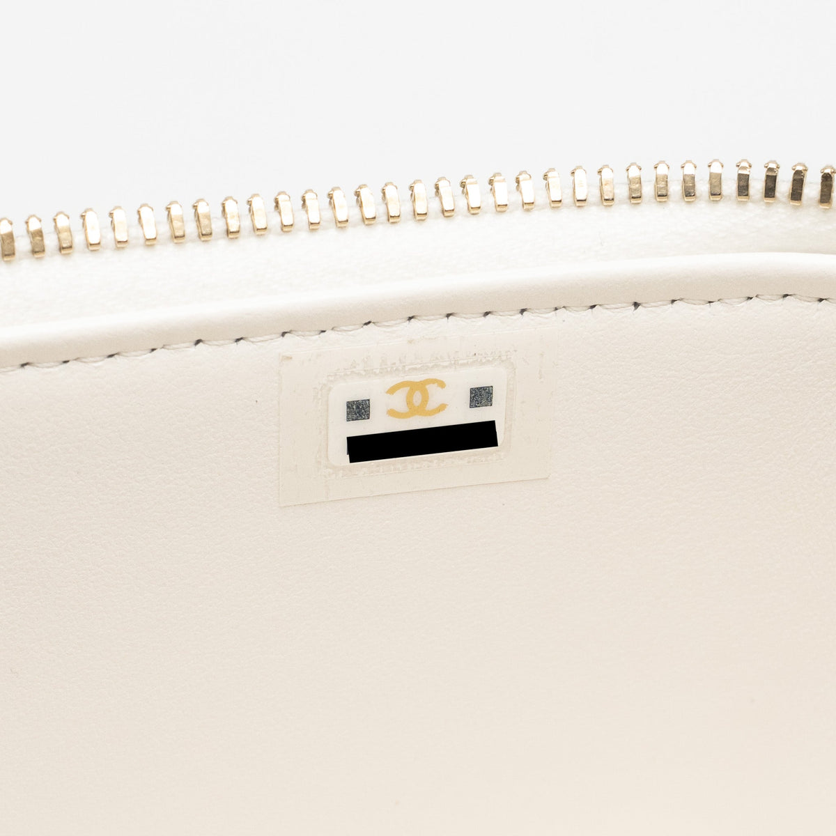 CHANEL LONG VANITY WITH CHAIN CAVIAR WHITE LGHW (MICROCHIP)