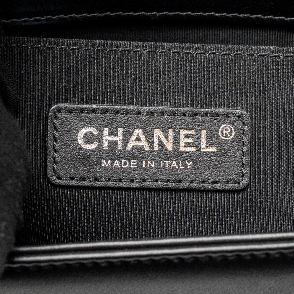 Chanel Medium boy bag fabric / lambskin black SHW