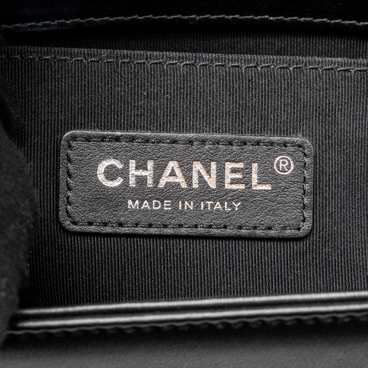 Chanel Medium boy bag fabric / lambskin black SHW