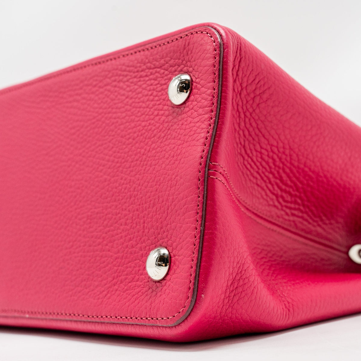 LOUIS VUITTON CAPUCINES TAURILLON HOT PINK SHW