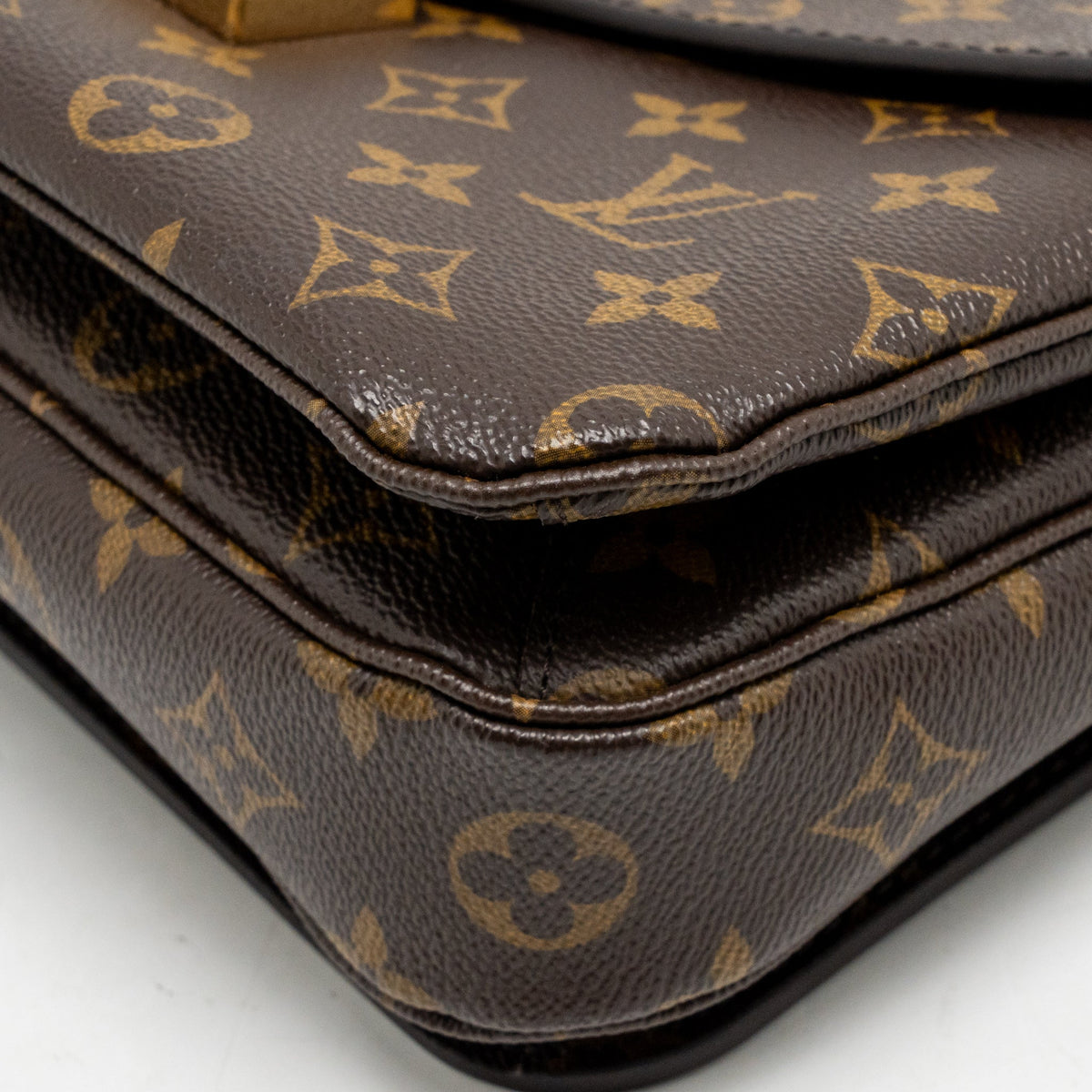 Louis Vuitton Pochette Metis Monogram Canvas/Leather GHW