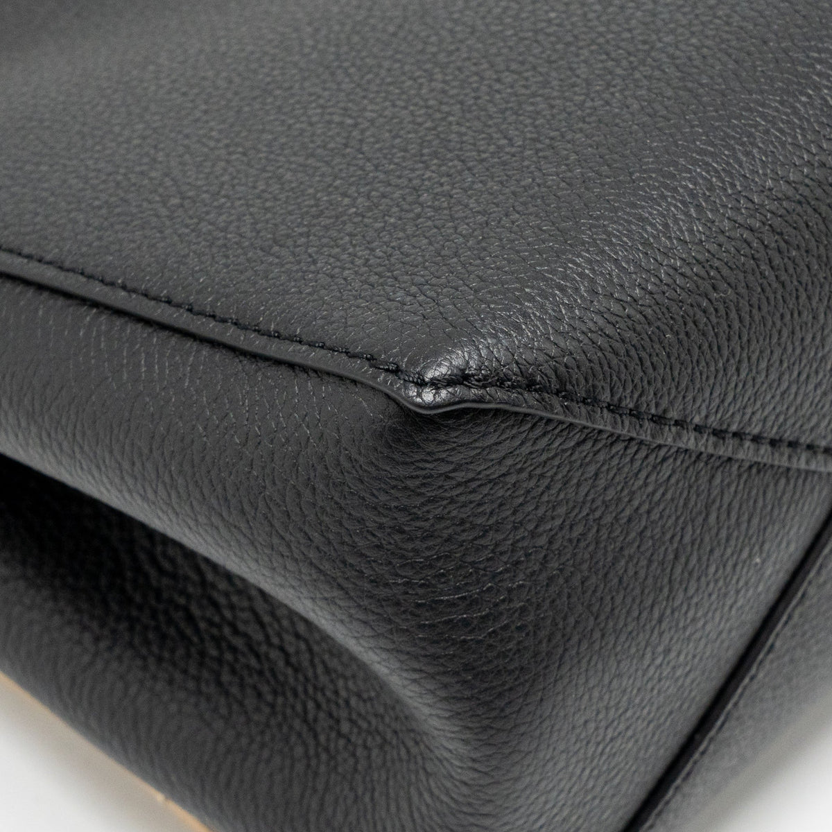 LOUIS VUITTON LOCK ME II CALFSKIN BLACK/VANILLA SHW