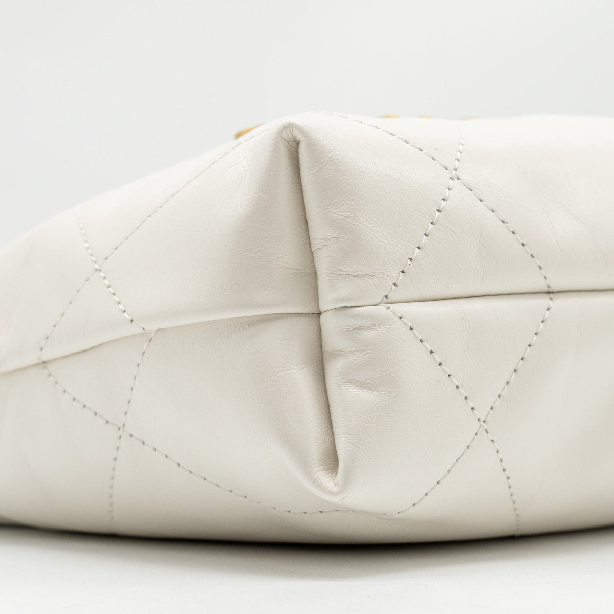 CHANEL MINI 22 BAG SHINY CALFSKIN WHITE GHW (MICROCHIP)