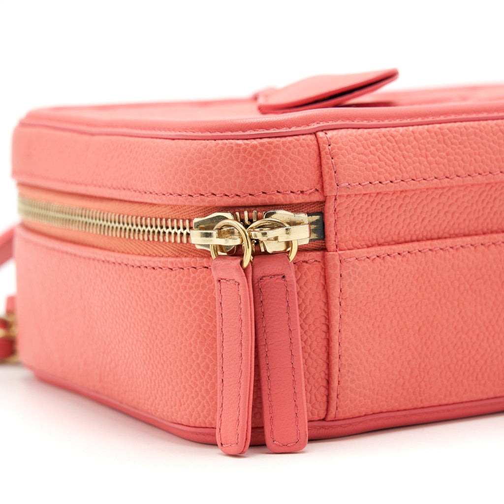 CHANEL VANITY CASE MEDIUM CAVIAR PINK GHW