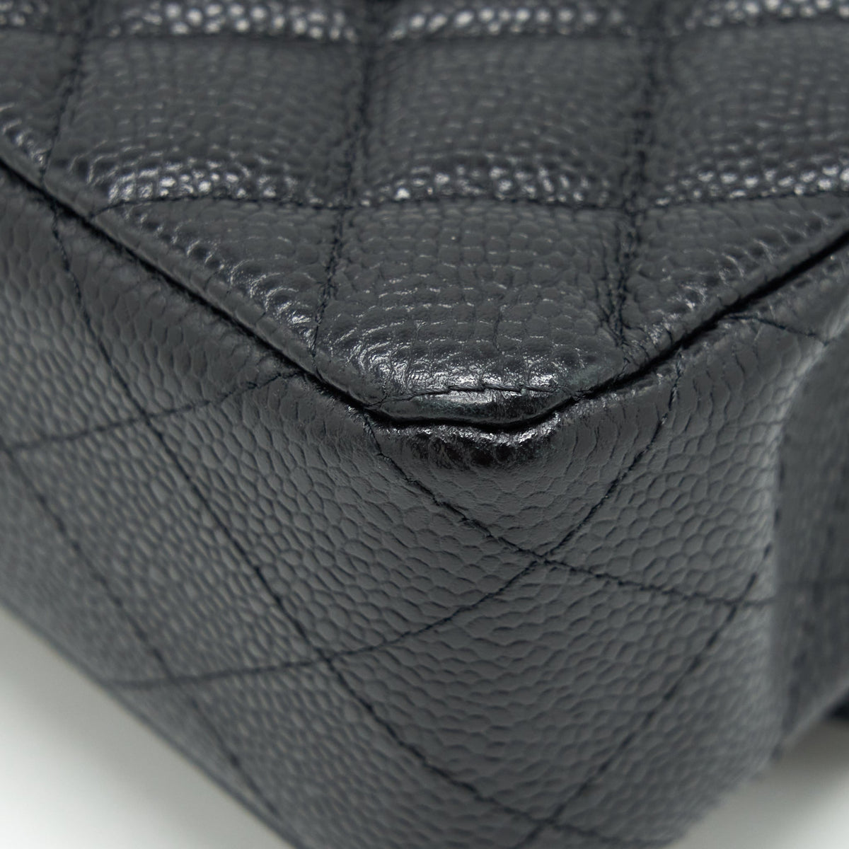 CHANEL MEDIUM CLASSIC FLAP BAG CAVIAR BLACK GHW