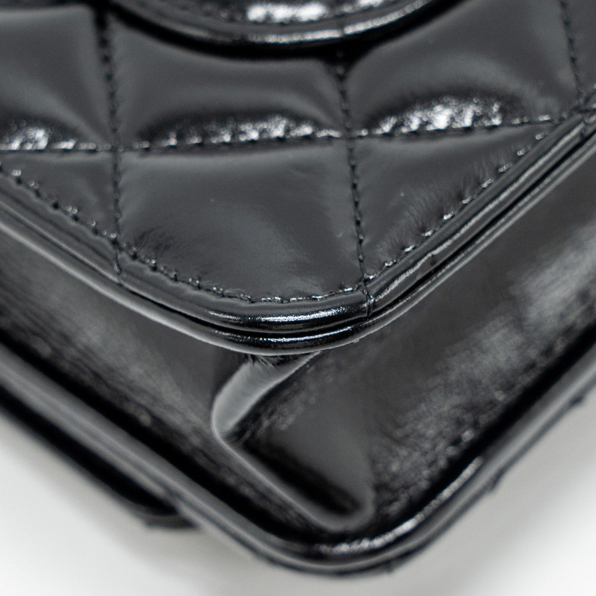 CHANEL 24A WALLET ON CHAIN SHINY CALFSKIN BLACK GHW (MICROCHIP)