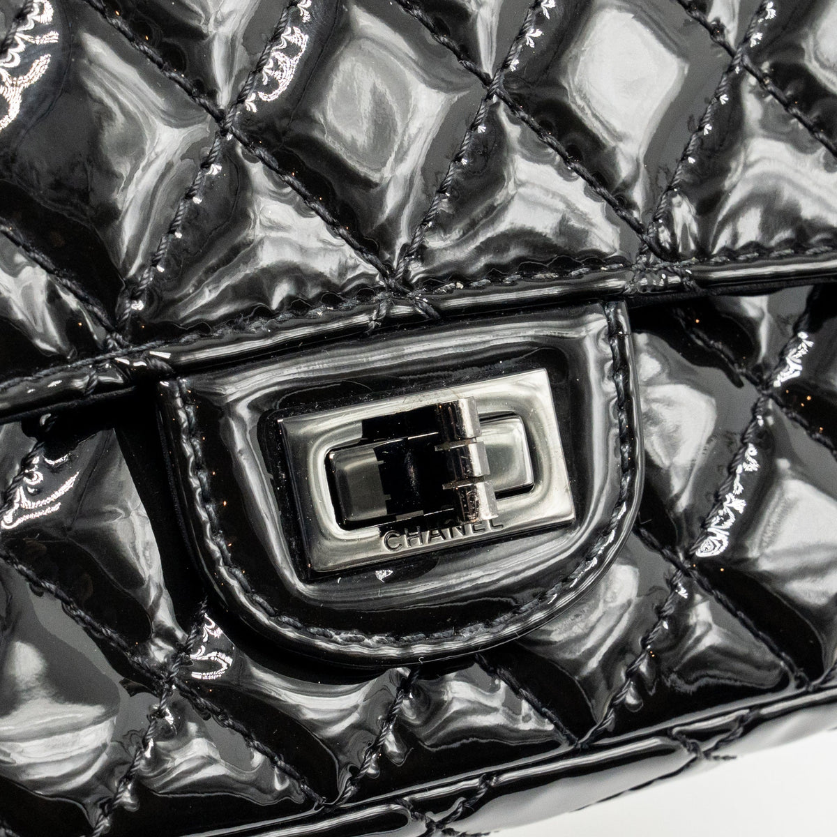 CHANEL MINI 2.55 REISSUE PATENT SO BLACK