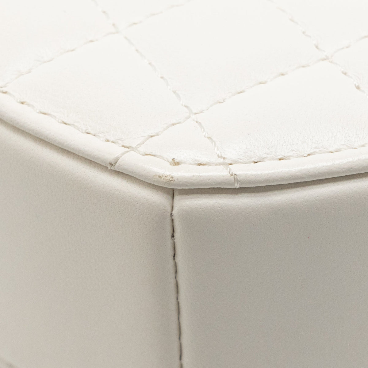 Chanel heart bag lambskin white LGHW (microchip)