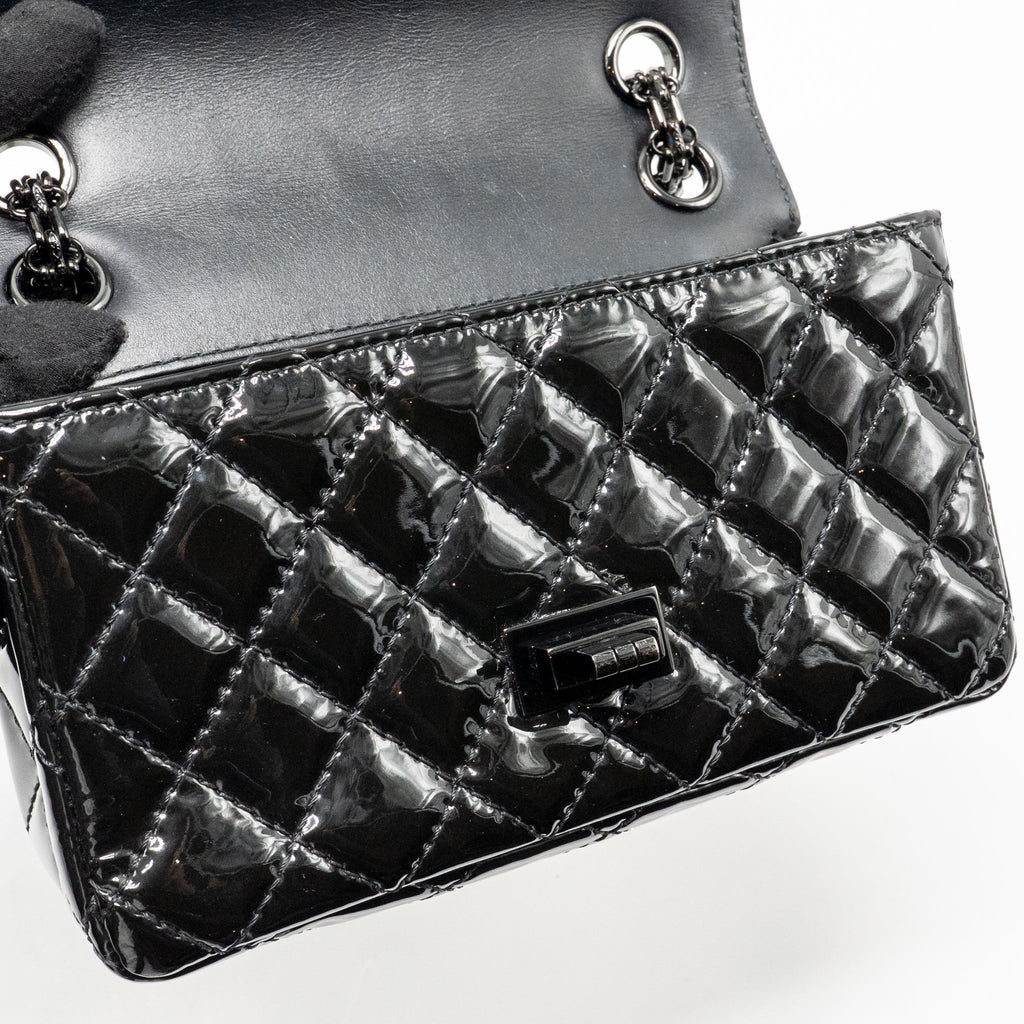 CHANEL MINI 2.55 REISSUE PATENT SO BLACK
