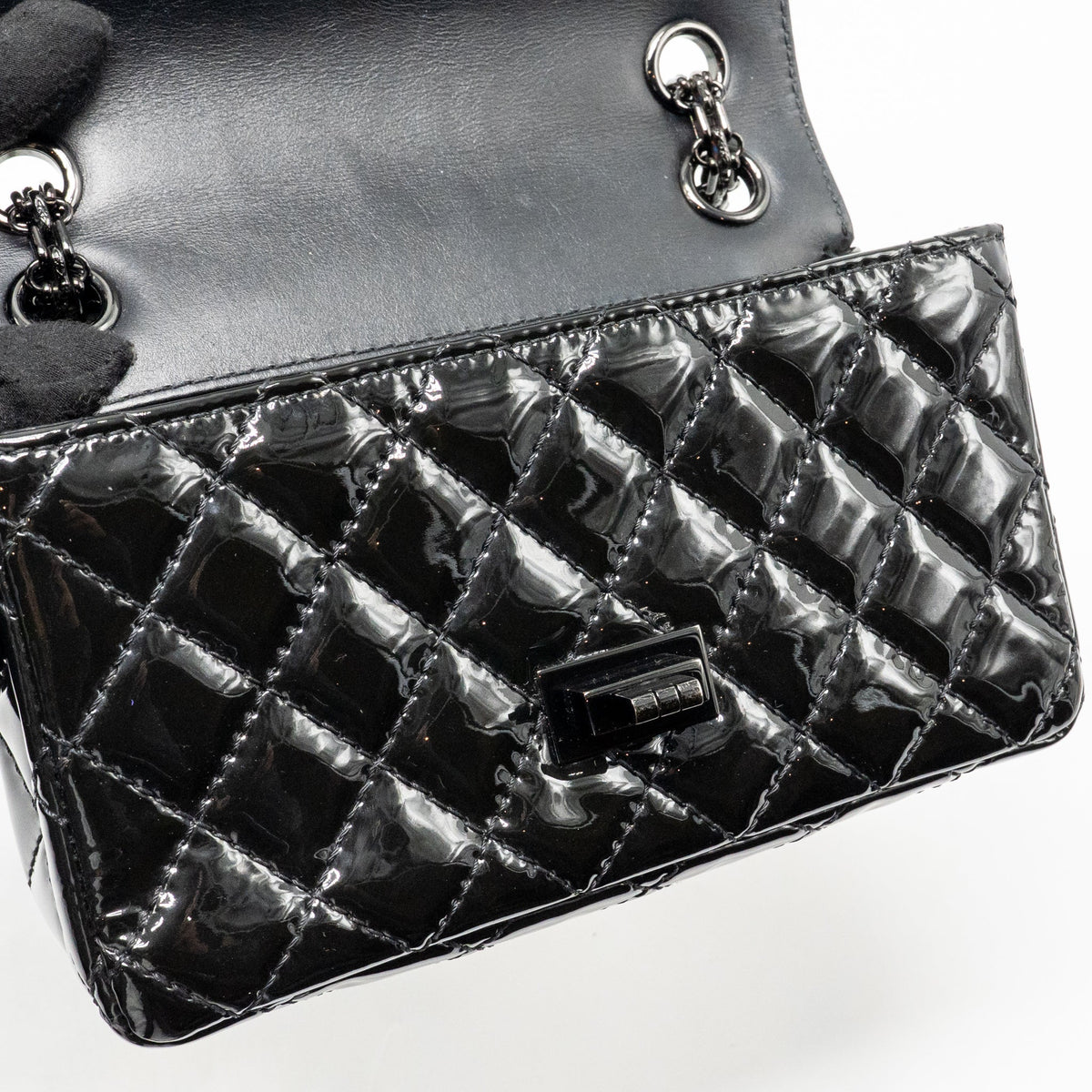 CHANEL MINI 2.55 REISSUE PATENT SO BLACK