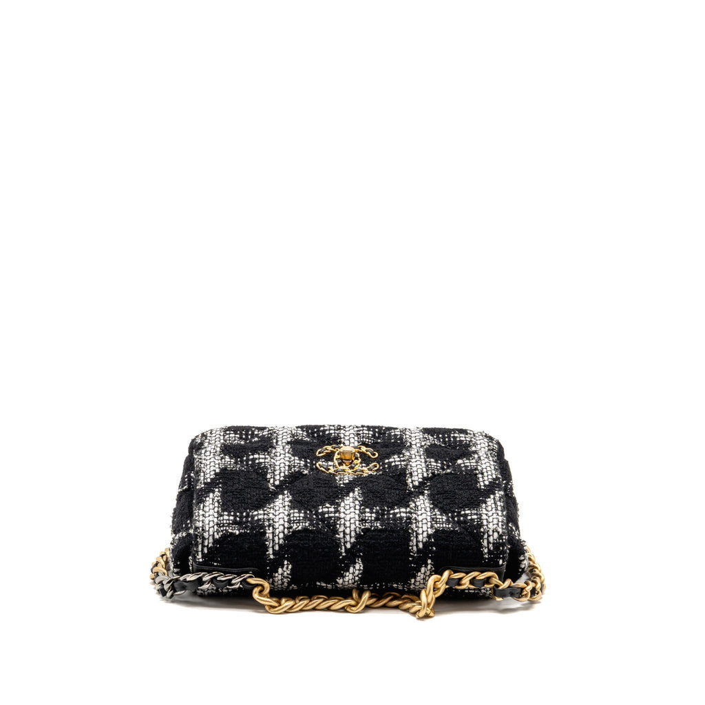 Chanel Small 19 Bag Houndstooth Tweed Black/White Multicolour Hardware