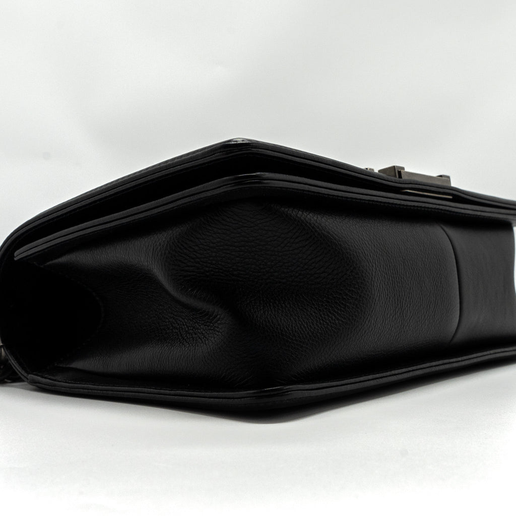 CHANEL MEDIUM BOY BAG CALFSKIN BLACK RUTHENIUM HARDWARE