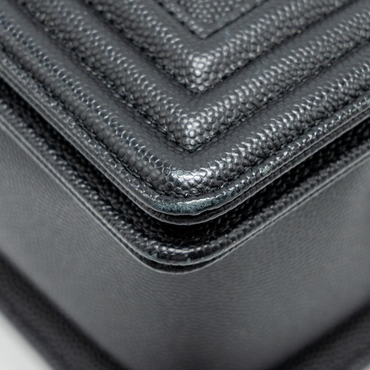 CHANEL MEDIUM BOY BAG CAVIAR BLACK GHW