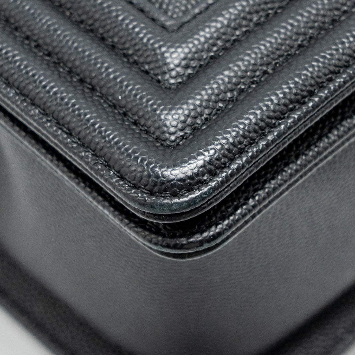 CHANEL MEDIUM BOY BAG CAVIAR BLACK GHW