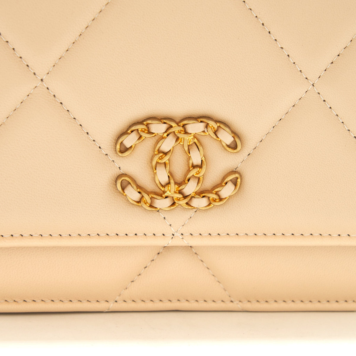 CHANEL 19 WALLET ON CHAIN LAMBSKIN BEIGE GHW