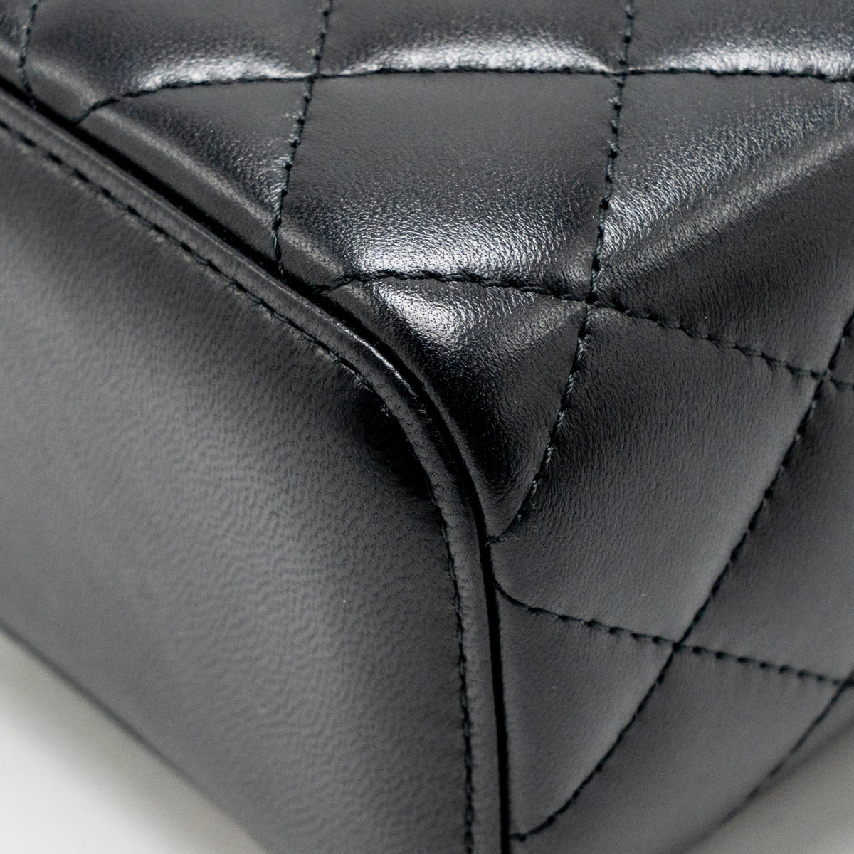 Chanel top handle mini vanity case with chain lambskin black GHW