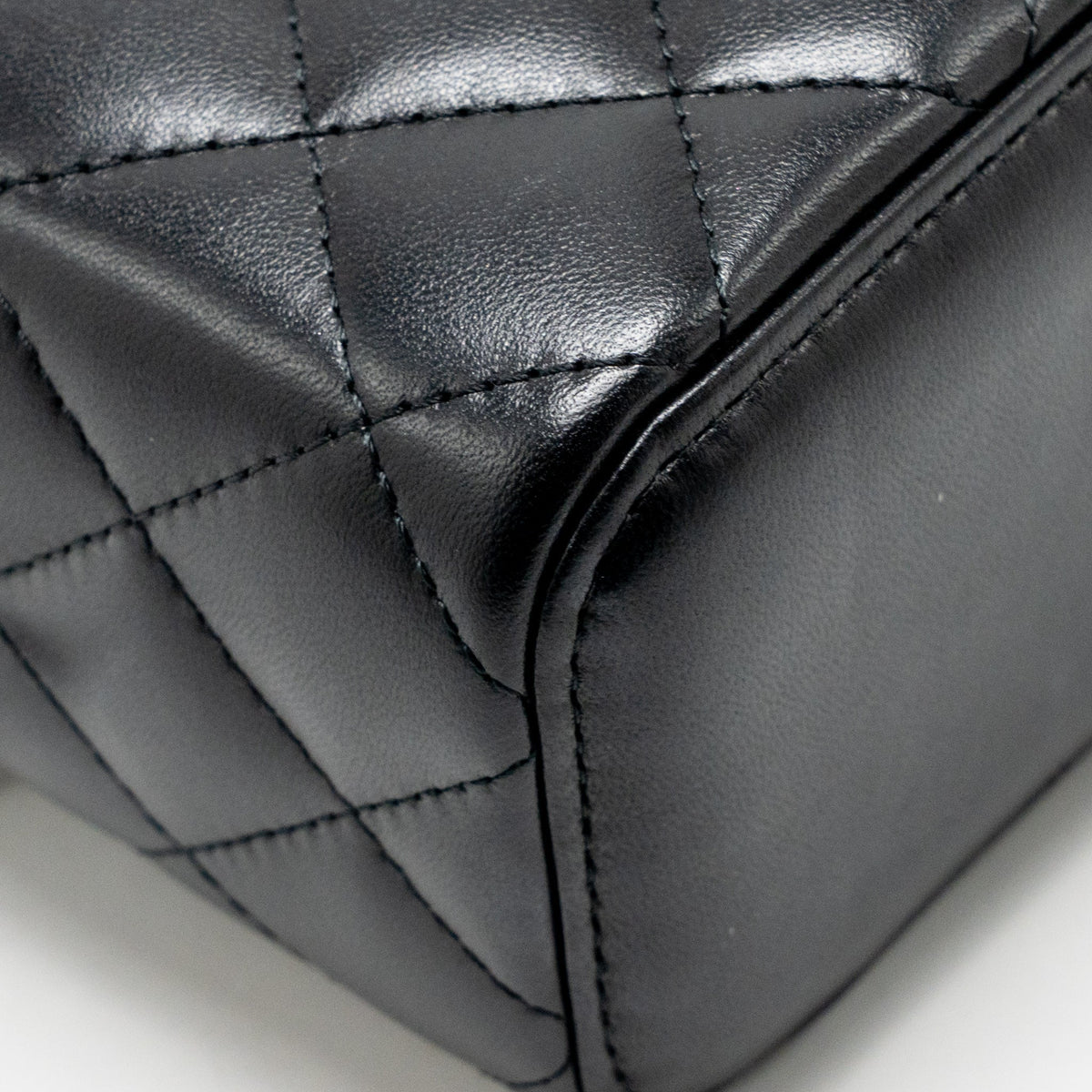 Chanel top handle mini vanity case with chain lambskin black GHW