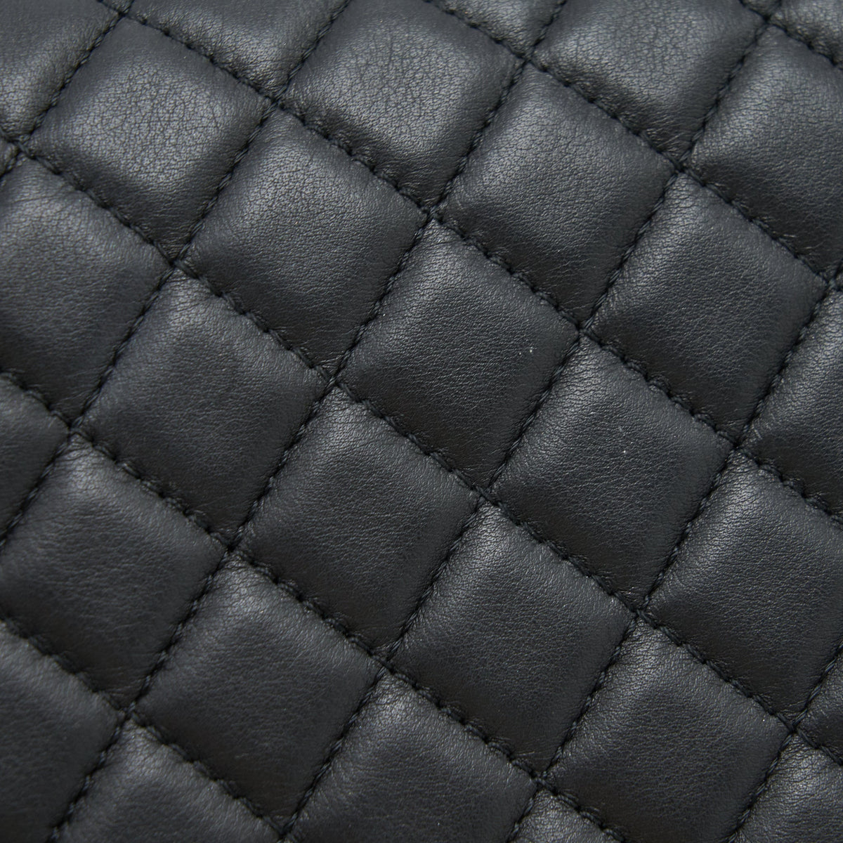 CHANEL MEDIUM BOY BLACK LAMBSKIN GHW