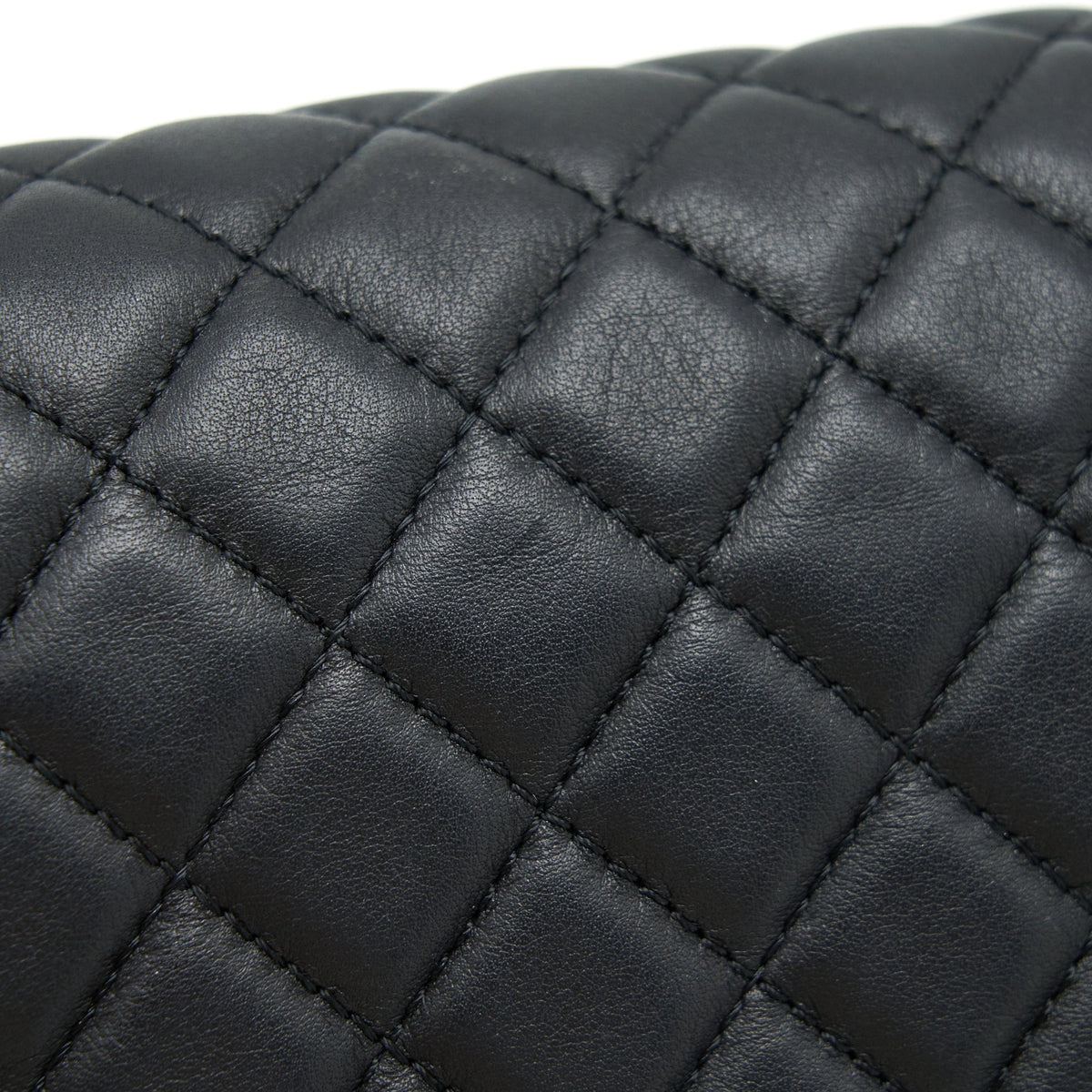 CHANEL MEDIUM BOY BLACK LAMBSKIN GHW