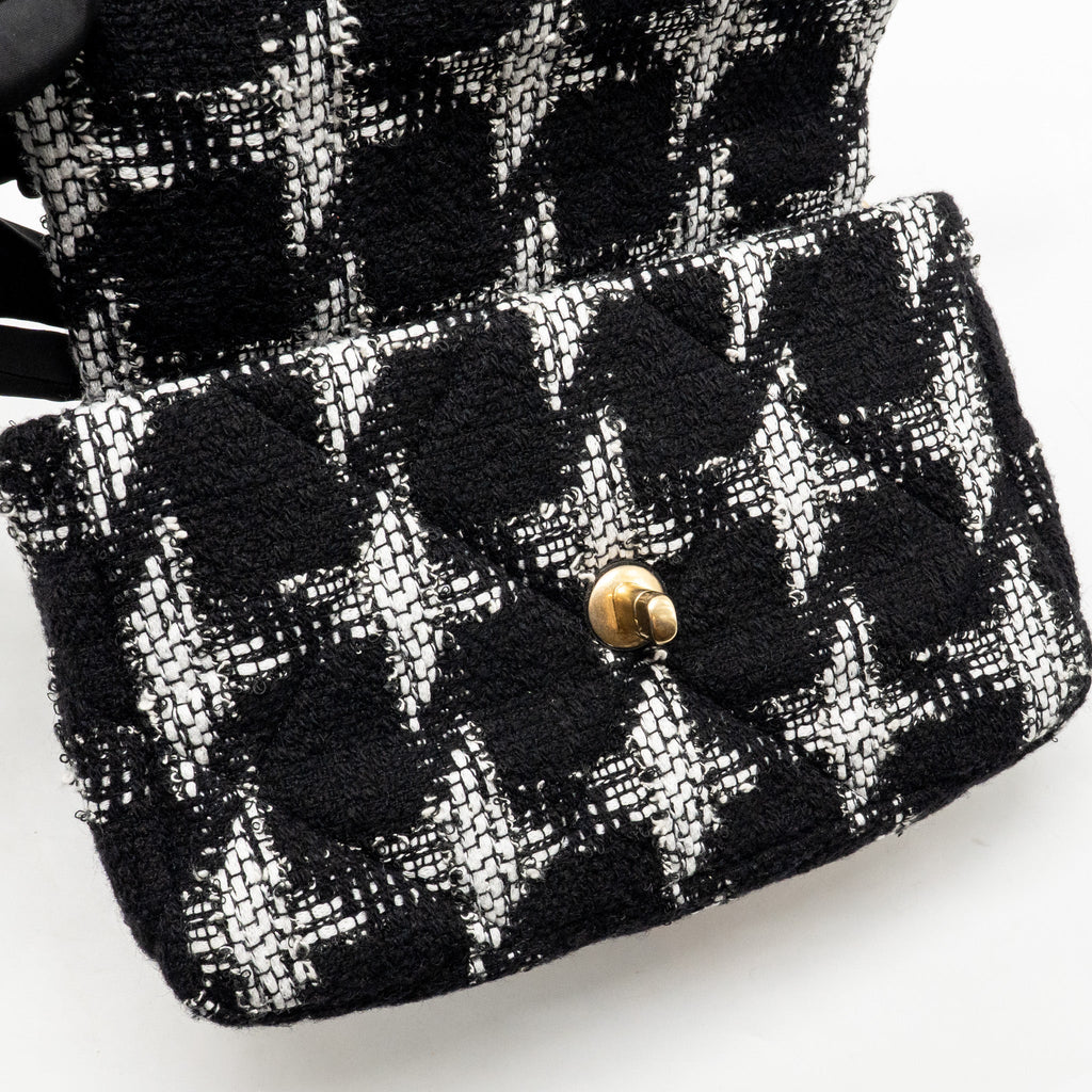 Chanel Small 19 Bag Houndstooth Tweed Black/White Multicolour Hardware