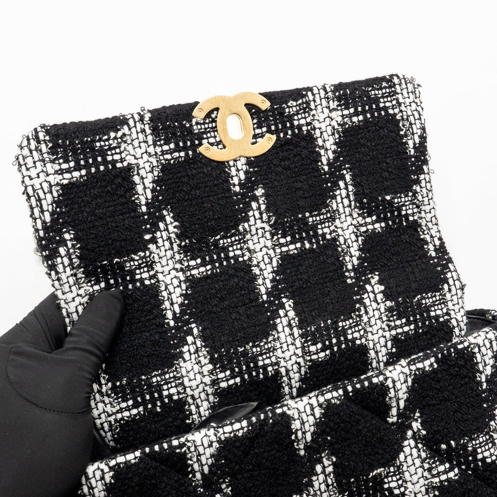 Chanel Small 19 Bag Houndstooth Tweed Black/White Multicolour Hardware