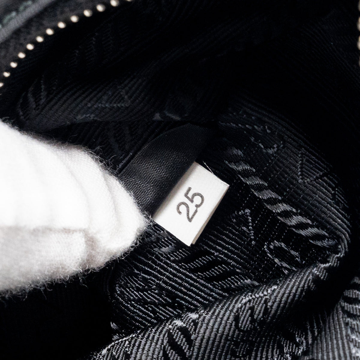 PRADA RE-EDITION 2005 NYLON BAG BLACK SHW