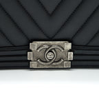 CHANEL NEW MEDIUM CHEVRON BOY BAG CALFSKIN BLACK RUTHENIUM HARDWARE