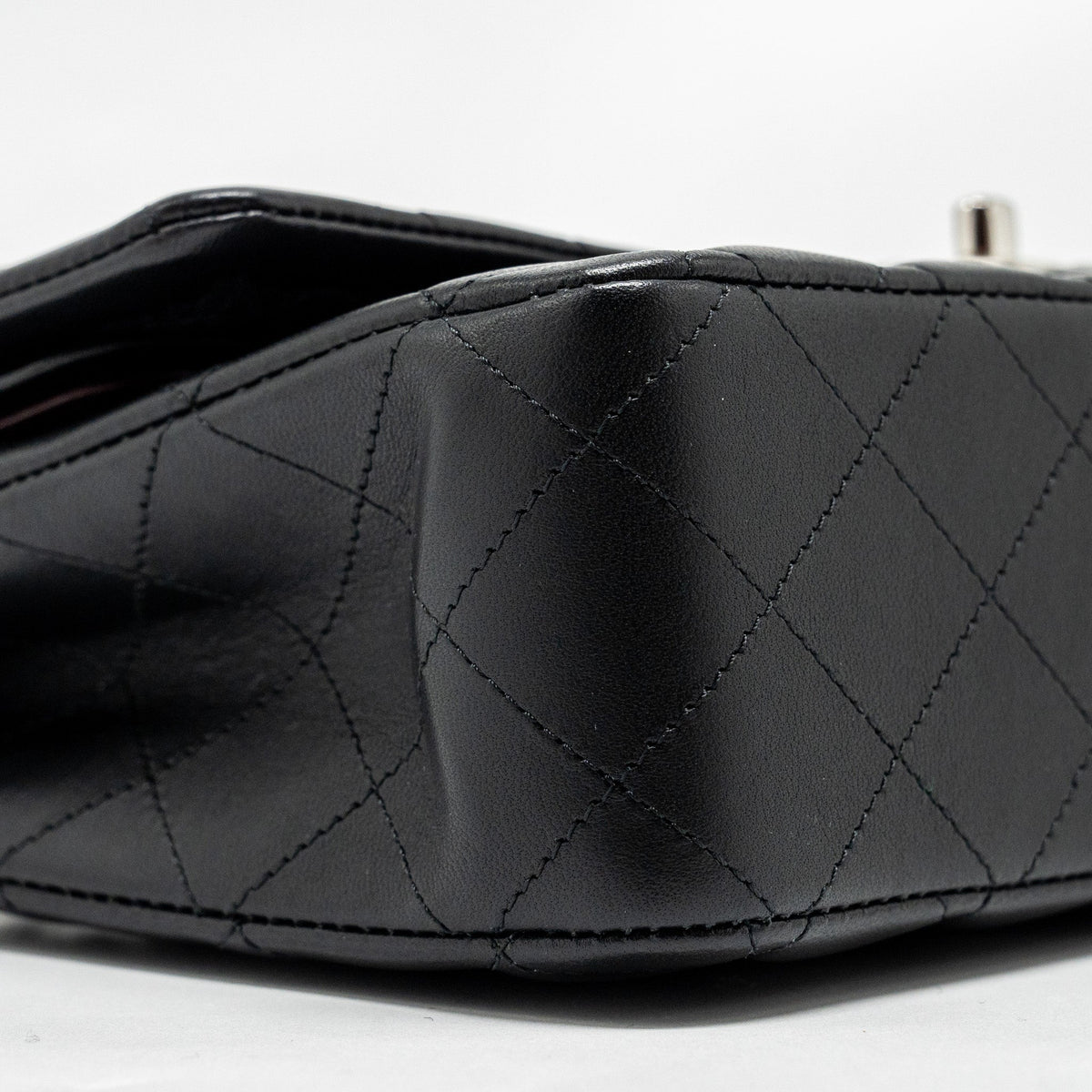 CHANEL MEDIUM CLASSIC DOUBLE FLAP BAG LAMBSKIN BLACK SHW (MICROCHIP)
