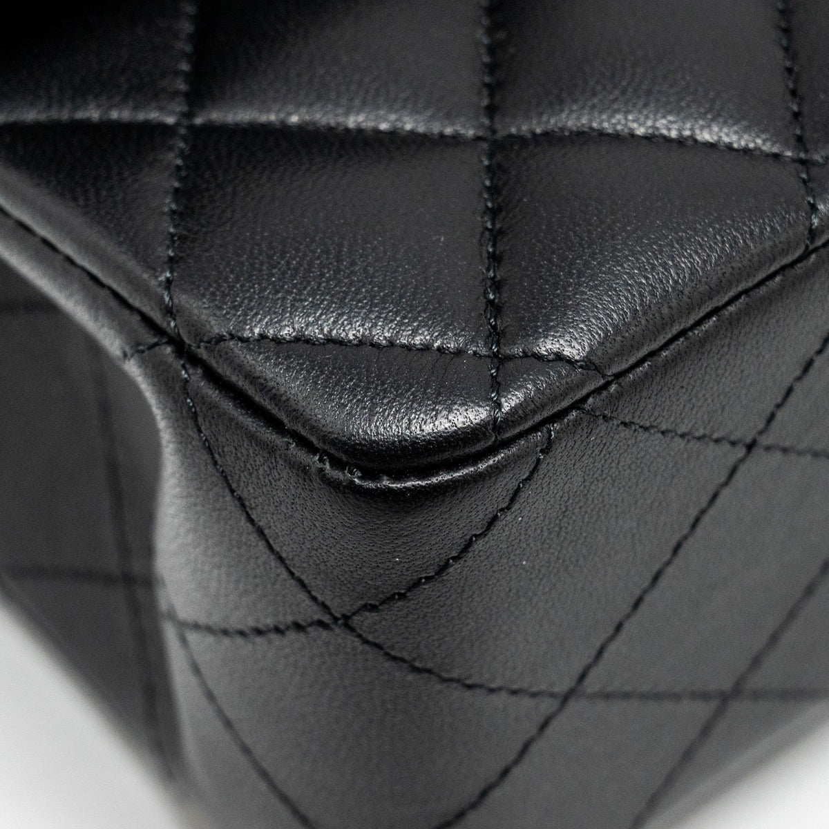 CHANEL MEDIUM CLASSIC DOUBLE FLAP BAG LAMBSKIN BLACK SHW (MICROCHIP)