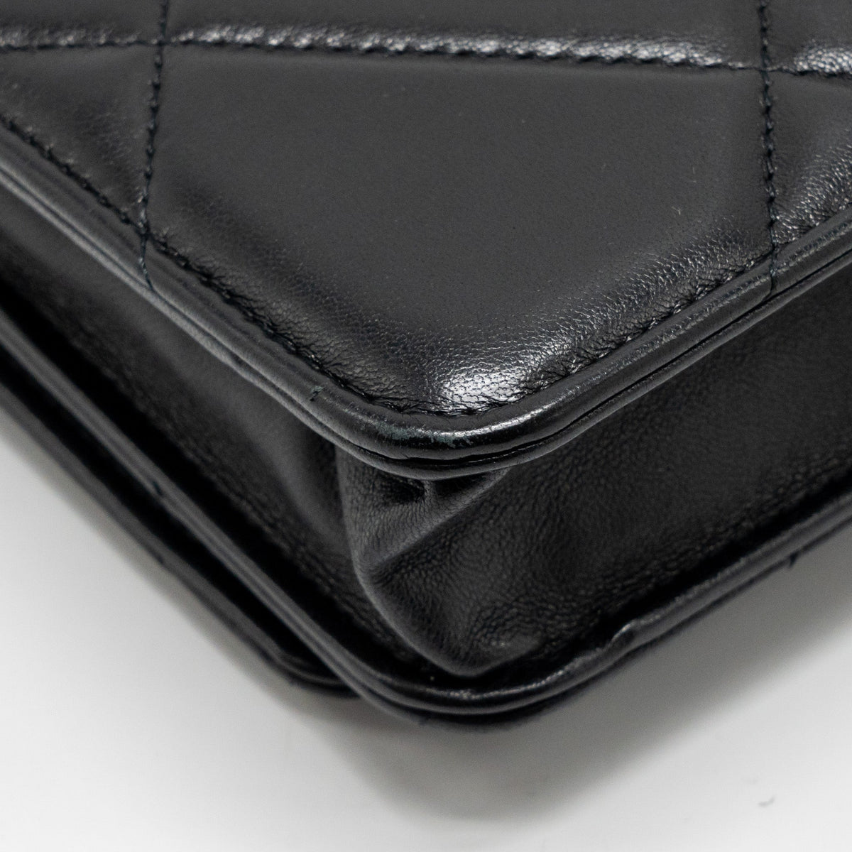 CHANEL 19 WALLET ON CHAIN LAMBSKIN BLACK MULTICOLOUR HARDWARE