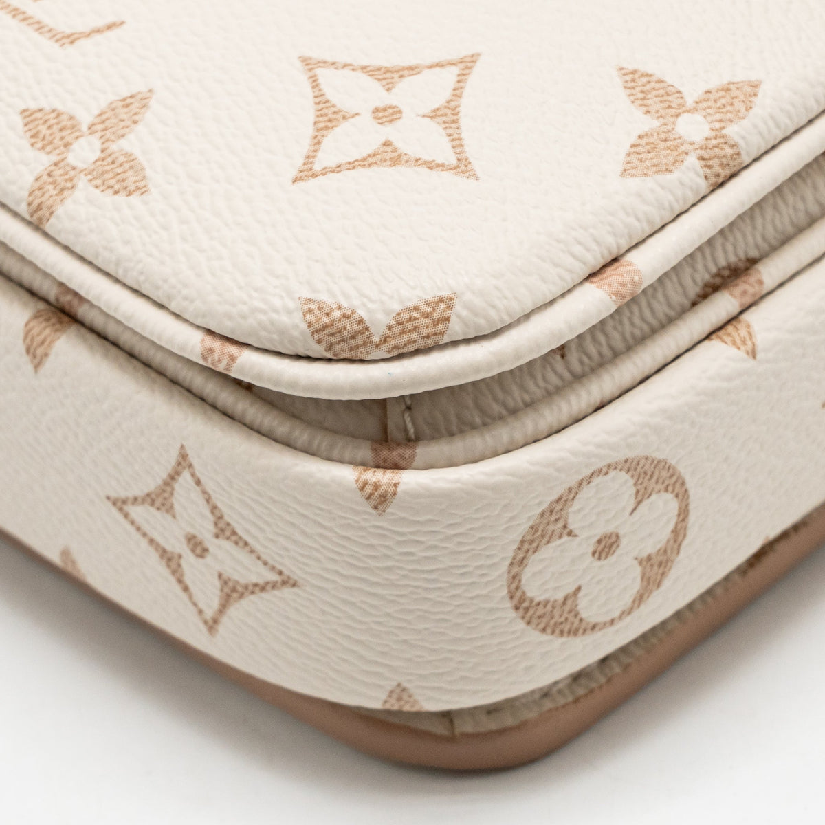 Louis Vuitton Pochette east west monogram dune GHW