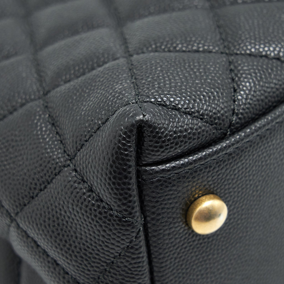 CHANEL COCO HANDLE MEDIUM IN CAVIAR BLACK