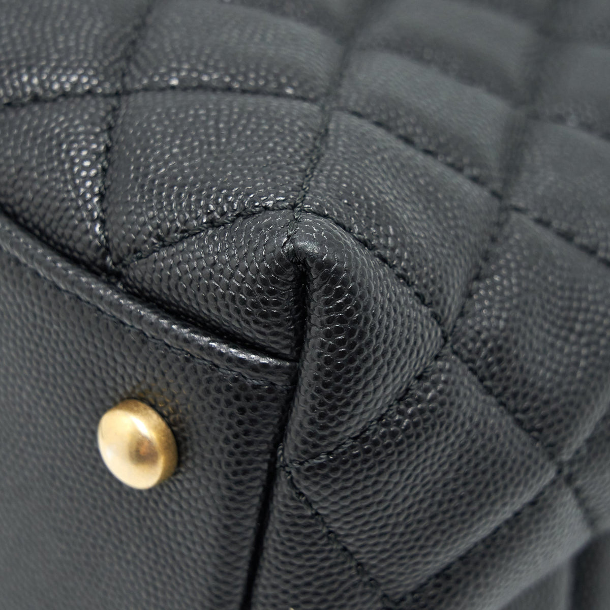 CHANEL COCO HANDLE MEDIUM IN CAVIAR BLACK