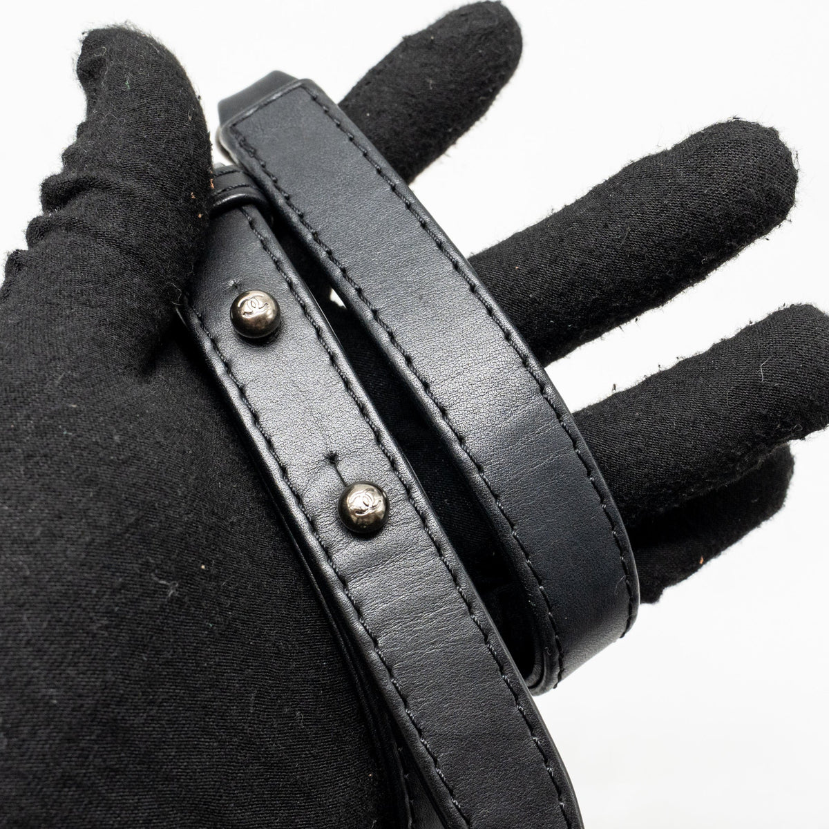 CHANEL MEDIUM BOY BAG CALFSKIN BLACK RUTHENIUM SHW
