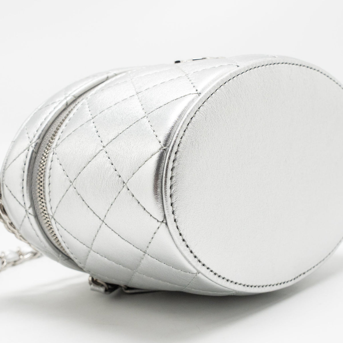 Chanel 25C Double Top Handle Round Vanity Case Lambskin Metallic Silver SHW (Microchip)