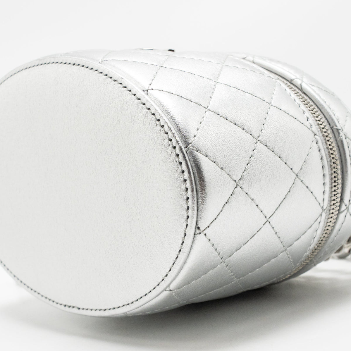 Chanel 25C Double Top Handle Round Vanity Case Lambskin Metallic Silver SHW (Microchip)